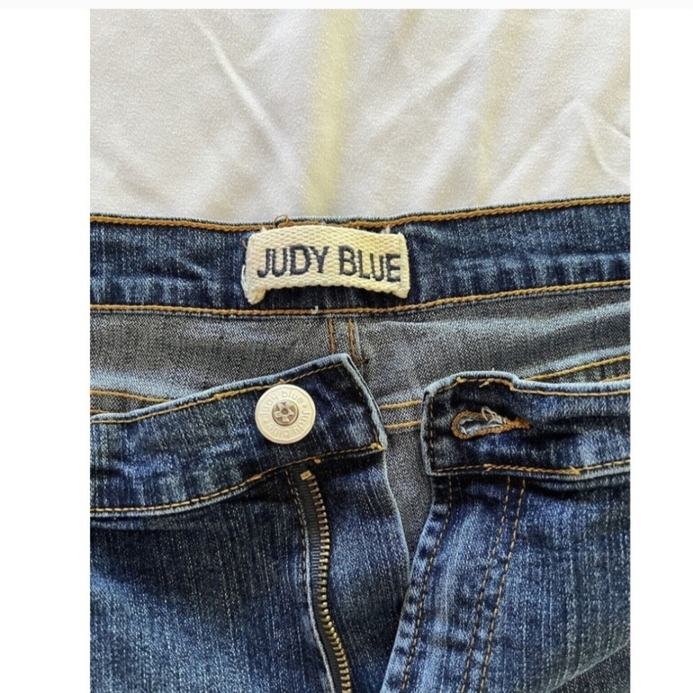 Judy Blue Jeans with Embellishments - Picture 5 of 8